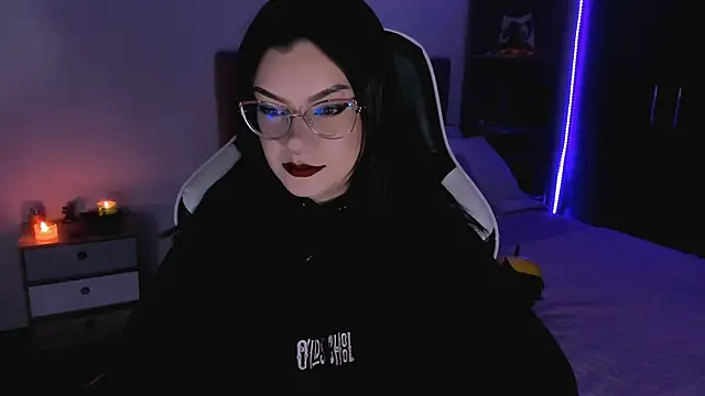 Snapshot of OphelianaRose33 chatting on September 25, 10:27 pm OphelianaRose33 online show from September 25, 10:27 pm