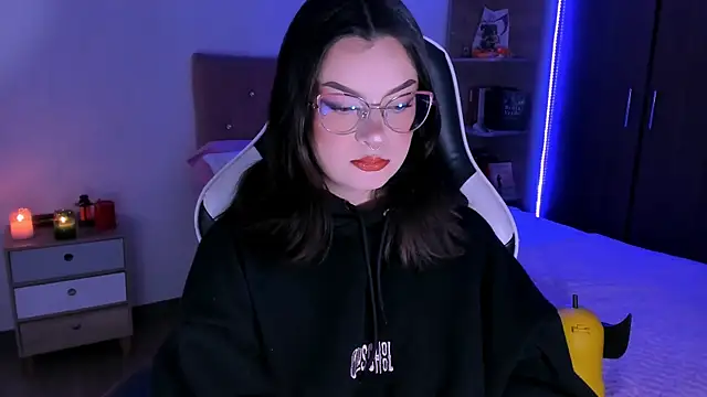 OphelianaRose33 online show from November 21, 9:58 pm