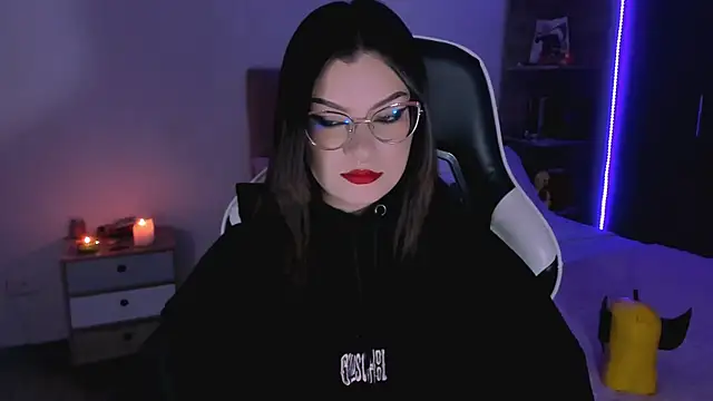 Snapshot of OphelianaRose33 chatting on October 9, 9:37 pm OphelianaRose33 online show from October 9, 9:37 pm