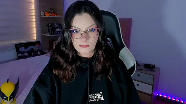 OphelianaRose33 online show from June 2, 7:25 pm