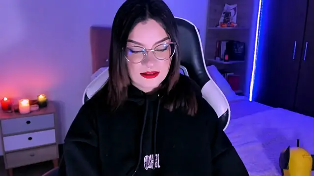 OphelianaRose33 online show from October 25, 11:16 pm