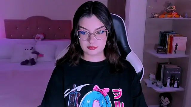 OphelianaRose33 online show from December 19, 10:23 pm