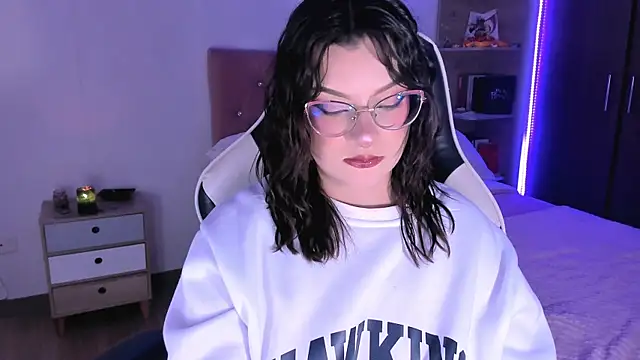 Snapshot of OphelianaRose33 chatting on September 28, 9:11 pm OphelianaRose33 online show from September 28, 9:11 pm