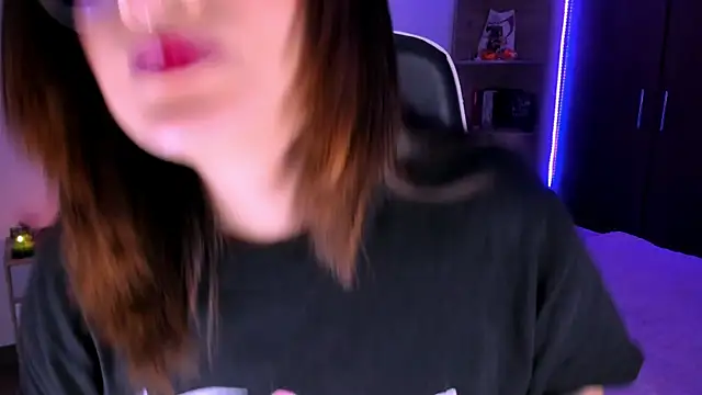 OphelianaRose33 online show from November 1, 11:20 pm