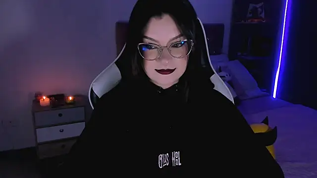 Snapshot of OphelianaRose33 chatting on September 19, 10:36 pm OphelianaRose33 online show from September 19, 10:36 pm