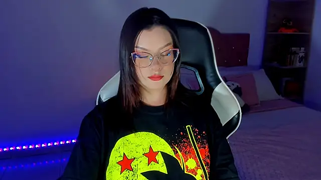 OphelianaRose33 online show from April 11, 7:28 pm