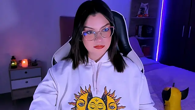 OphelianaRose33 online show from October 28, 11:03 pm