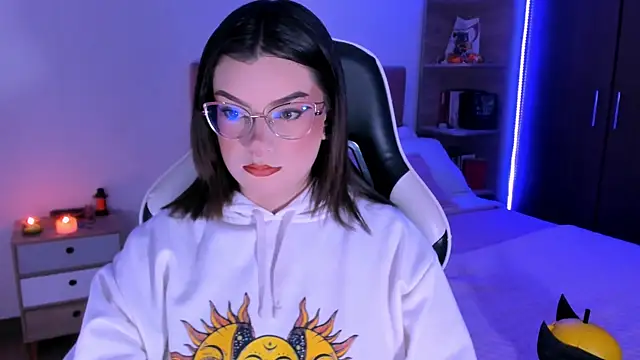 OphelianaRose33 online show from November 3, 7:50 pm