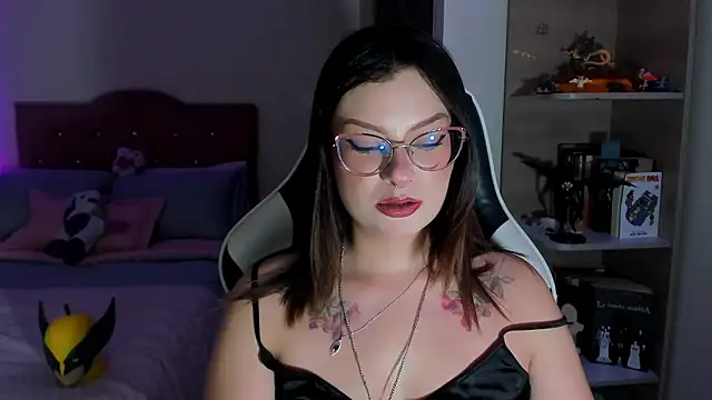 OphelianaRose33 online show from March 17, 12:35 am