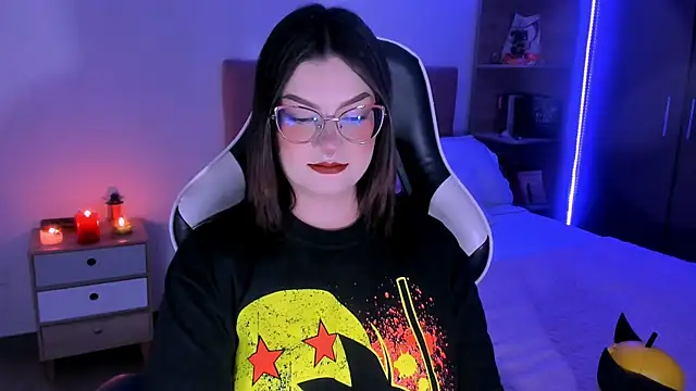 OphelianaRose33 online show from November 24, 10:21 pm