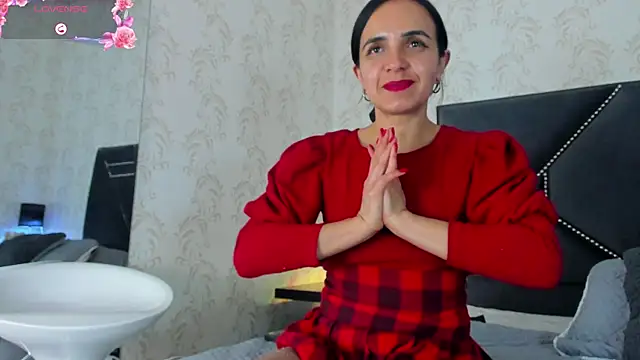 white leti online show from December 1, 10:32 pm