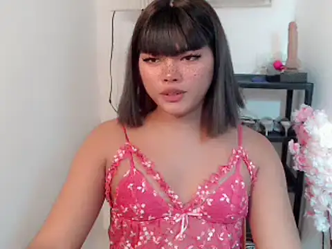 Snapshot of FROXXX21 chatting on June 6, 5:18 pm FROXXX21 online show from June 6, 5:18 pm