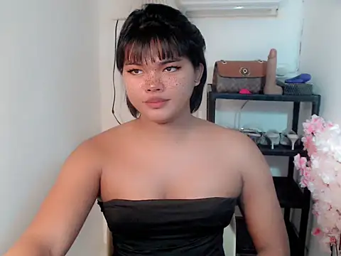 Snapshot of FROXXX21 chatting on June 4, 8:57 pm FROXXX21 online show from June 4, 8:57 pm