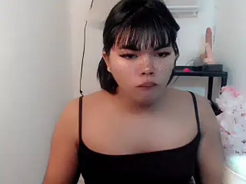 Snapshot of FROXXX21 chatting on June 14, 1:02 am FROXXX21 online show from June 14, 1:02 am