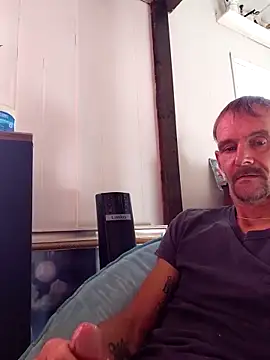 Hungwell1515 online show from April 16, 1:23 pm