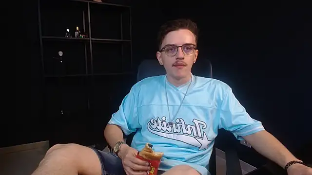 Snapshot of FelixStarkk chatting on June 11, 4:31 am FelixStarkk online show from June 11, 4:31 am