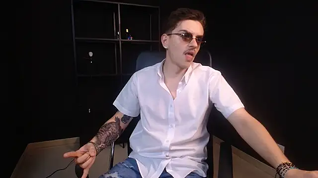 Snapshot of FelixStarkk chatting on July 19, 6:11 am FelixStarkk online show from July 19, 6:11 am