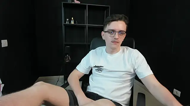 FelixStarkk online show from May 8, 5:00 am