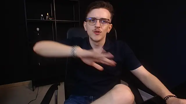 Snapshot of FelixStarkk chatting on June 10, 6:47 am FelixStarkk online show from June 10, 6:47 am
