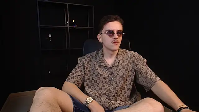 Snapshot of FelixStarkk chatting on July 7, 7:23 am FelixStarkk online show from July 7, 7:23 am