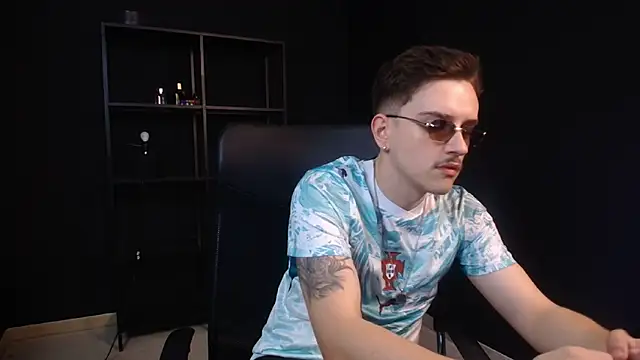 Snapshot of FelixStarkk chatting on June 27, 4:51 am FelixStarkk online show from June 27, 4:51 am