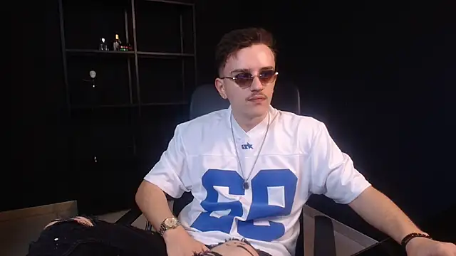 Snapshot of FelixStarkk chatting on June 6, 4:39 am FelixStarkk online show from June 6, 4:39 am