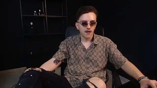 Snapshot of FelixStarkk chatting on June 21, 4:40 am FelixStarkk online show from June 21, 4:40 am