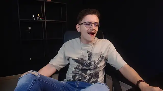 Snapshot of FelixStarkk chatting on June 14, 4:14 am FelixStarkk online show from June 14, 4:14 am
