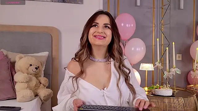 LanaElise online show from December 21, 6:15 am