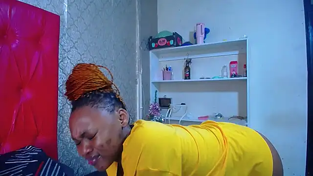 Snapshot of ItsMsBankss02 chatting on November 19, 7:19 am ItsMsBankss02 online show from November 19, 7:19 am