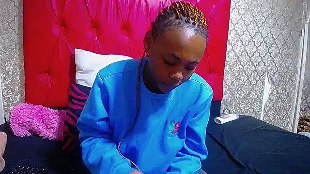 Snapshot of ItsMsBankss02 chatting on November 7, 7:18 pm ItsMsBankss02 online show from November 7, 7:18 pm