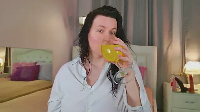 love me  tonight  online show from October 25, 9:59 pm