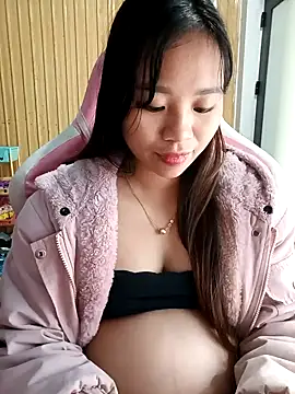 Snapshot of Na_na90 chatting on December 15, 1:11 am Na na90 online show from December 15, 1:11 am