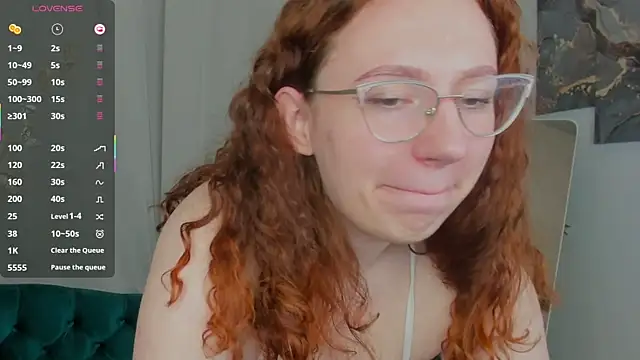 Snapshot of ellie_coy_ chatting on December 22, 1:22 pm ellie coy online show from December 22, 1:22 pm