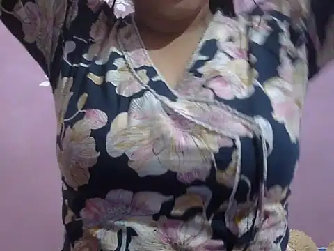 Snapshot of LIYO_ chatting on May 2, 9:25 am LIYO online show from May 2, 9:25 am