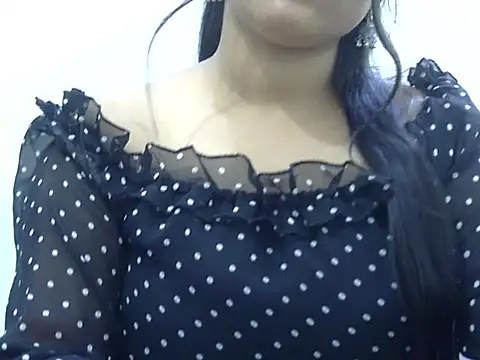 LIYO  online show from April 18, 8:27 am