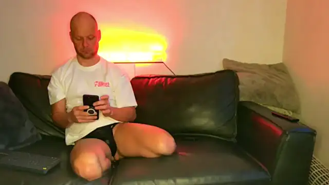 Snapshot of BRIANSILK77 chatting on February 6, 7:26 am BRIANSILK77 online show from February 6, 7:26 am