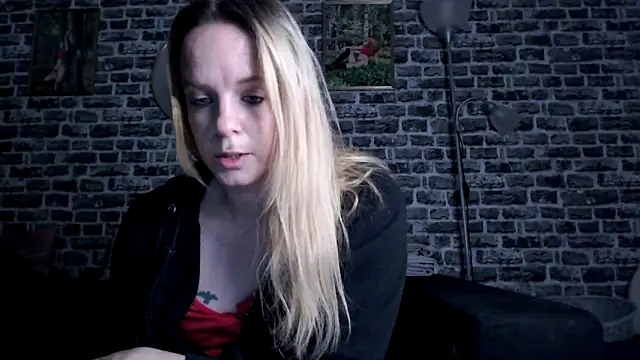Snapshot of SexyMilf_37 chatting on May 11, 8:39 pm SexyMilf 37 online show from May 11, 8:39 pm