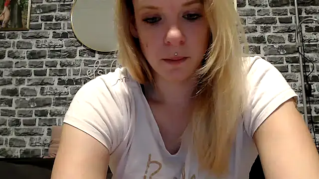 Snapshot of SexyMilf_37 chatting on June 11, 8:50 pm SexyMilf 37 online show from June 11, 8:50 pm