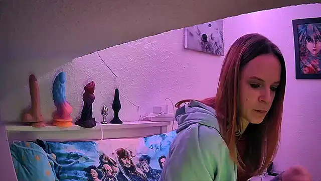 Snapshot of SexyMilf_37 chatting on October 17, 8:32 pm SexyMilf 37 online show from October 17, 8:32 pm