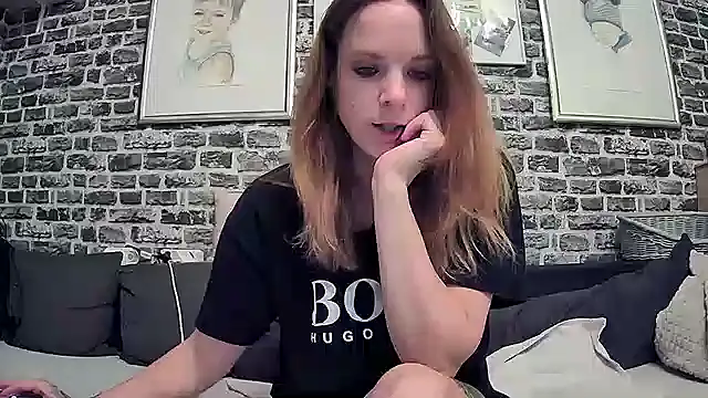 Snapshot of SexyMilf_37 chatting on September 28, 7:43 pm SexyMilf 37 online show from September 28, 7:43 pm