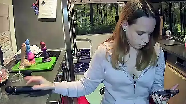 SexyMilf 37 online show from November 2, 9:20 pm