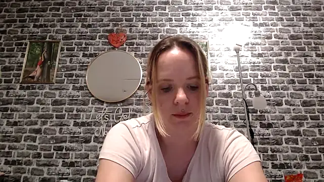 Snapshot of SexyMilf_37 chatting on April 29, 8:48 pm SexyMilf 37 online show from April 29, 8:48 pm