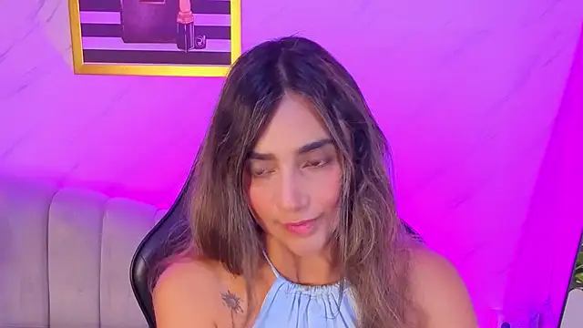 Snapshot of agatha_brooks_t chatting on June 17, 12:26 pm agatha brooks t online show from June 17, 12:26 pm