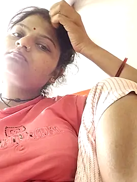 Hot mirchjii online show from October 16, 1:25 am