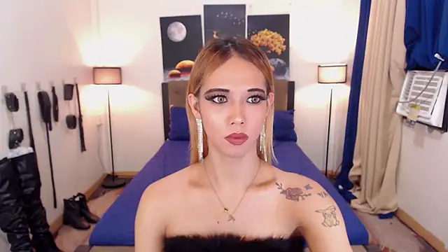 Snapshot of PreciousAmore chatting on December 17, 2:05 am PreciousAmore online show from December 17, 2:05 am