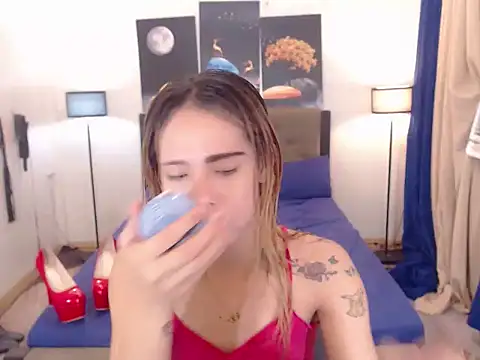 Snapshot of PreciousAmore chatting on February 6, 12:39 am PreciousAmore online show from February 6, 12:39 am