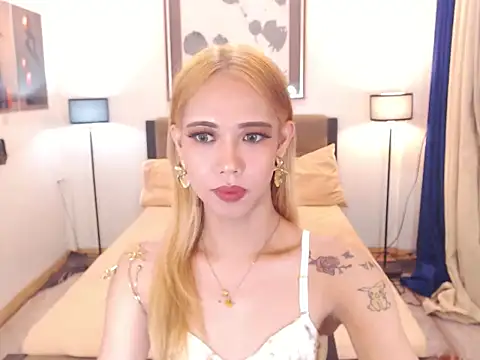 Snapshot of PreciousAmore chatting on April 25, 7:44 pm PreciousAmore online show from April 25, 7:44 pm