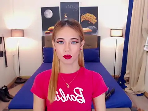 Snapshot of PreciousAmore chatting on December 15, 10:37 pm PreciousAmore online show from December 15, 10:37 pm