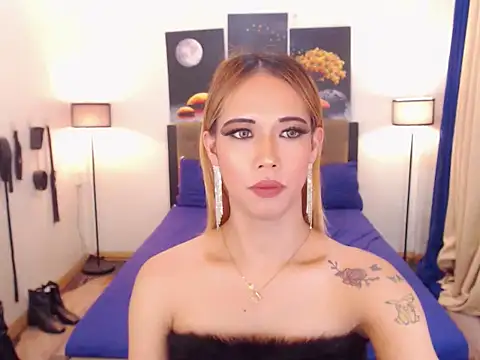 Snapshot of PreciousAmore chatting on December 18, 3:00 am PreciousAmore online show from December 18, 3:00 am